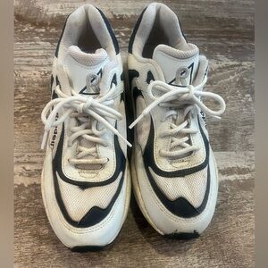 Vintage Riddell White and Navy Blue Sneakers